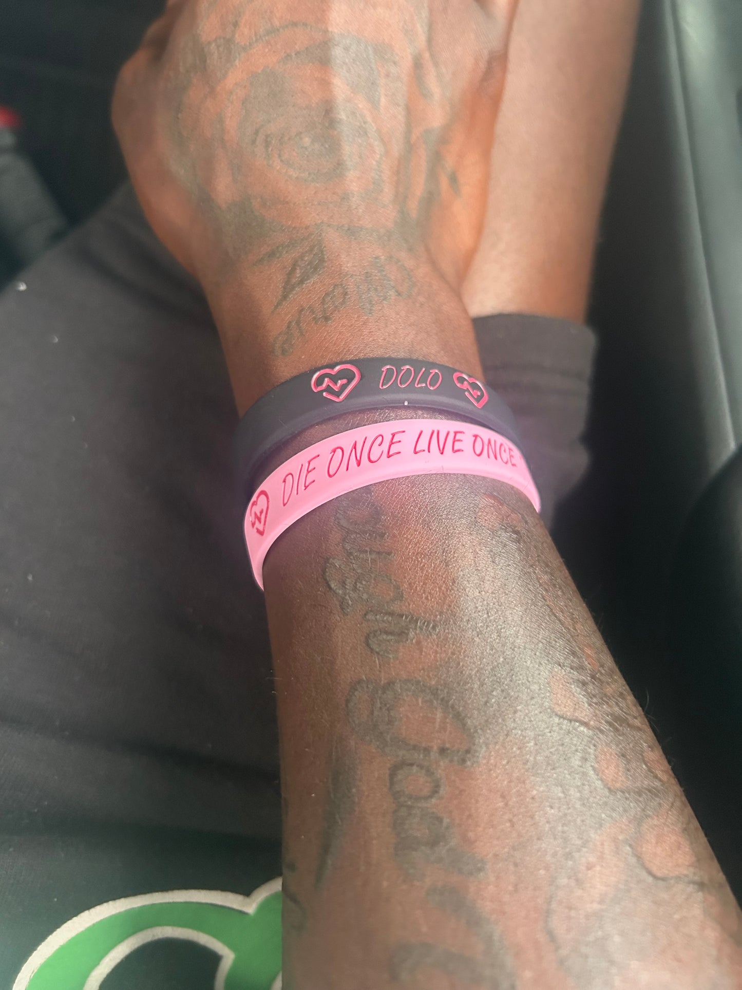 DOLO Wristband🖤🩷